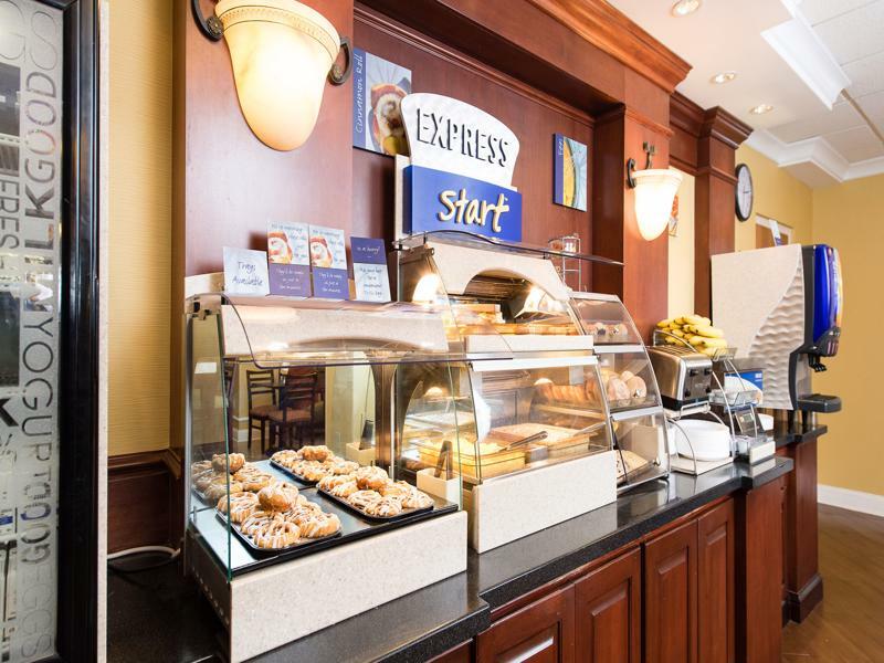 Holiday Inn Express & Suites Columbia-I-26 @ Harbison Blvd By Ihg Eksteriør billede