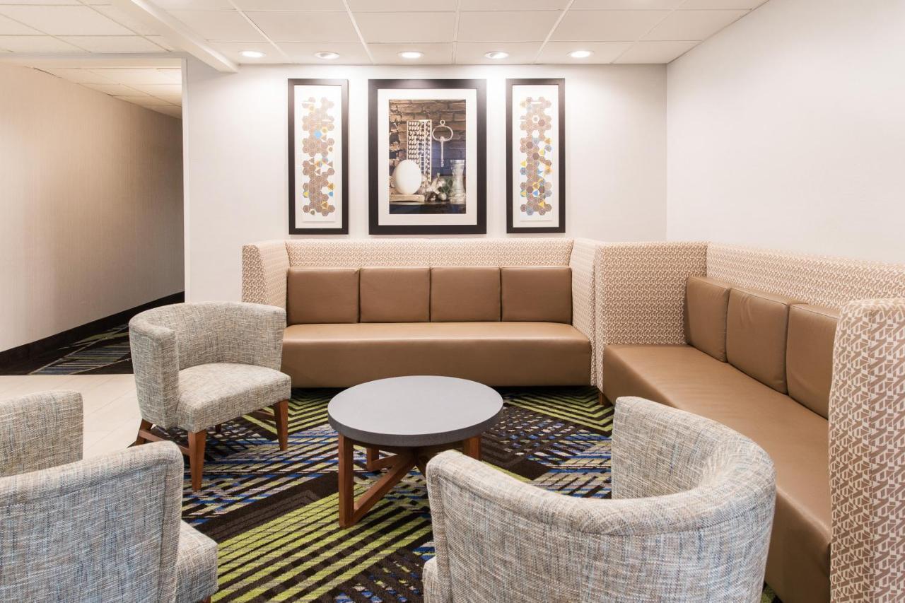 Holiday Inn Express & Suites Columbia-I-26 @ Harbison Blvd By Ihg Eksteriør billede